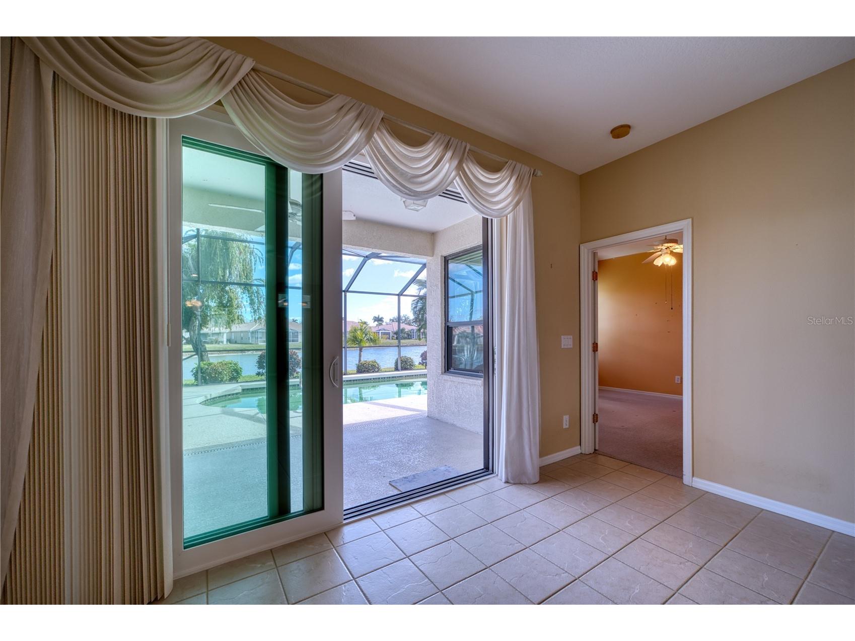 8025 Stirling Falls Circle Sarasota FL 34243 A4679973 image18