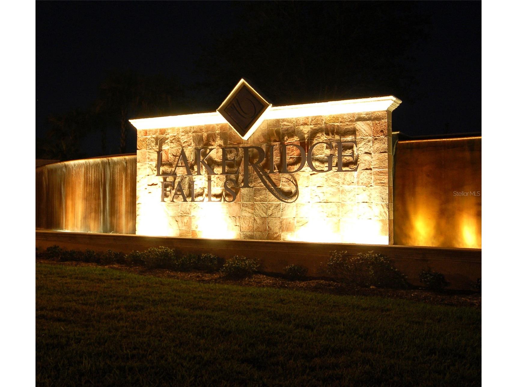 8025 Stirling Falls Circle Sarasota FL 34243 A4679973 image35