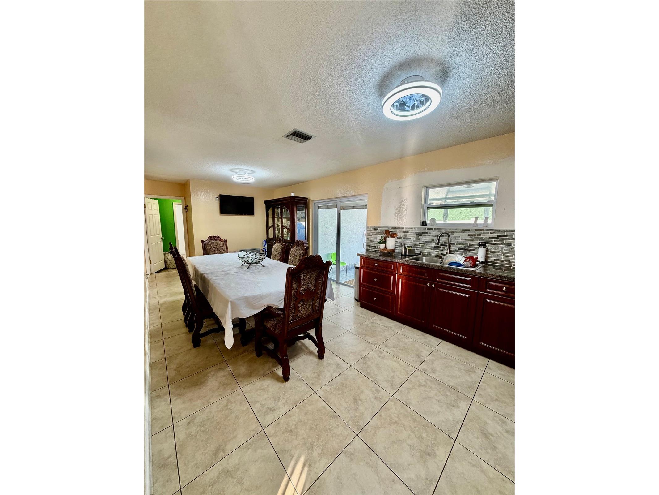 8026 Jackson Springs Road Tampa FL 33615 TB8472874 image10