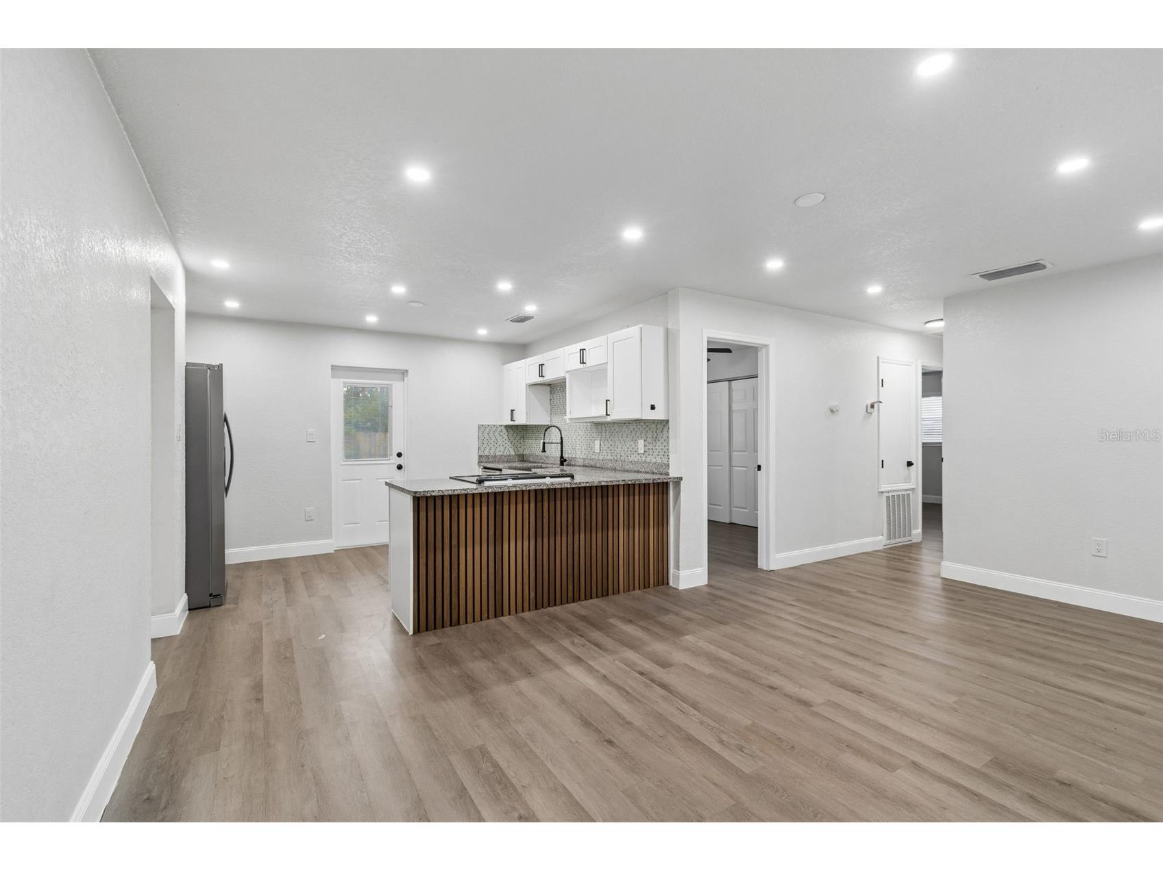 803 S Castle Court Tampa FL 33612 TB8508958 image3