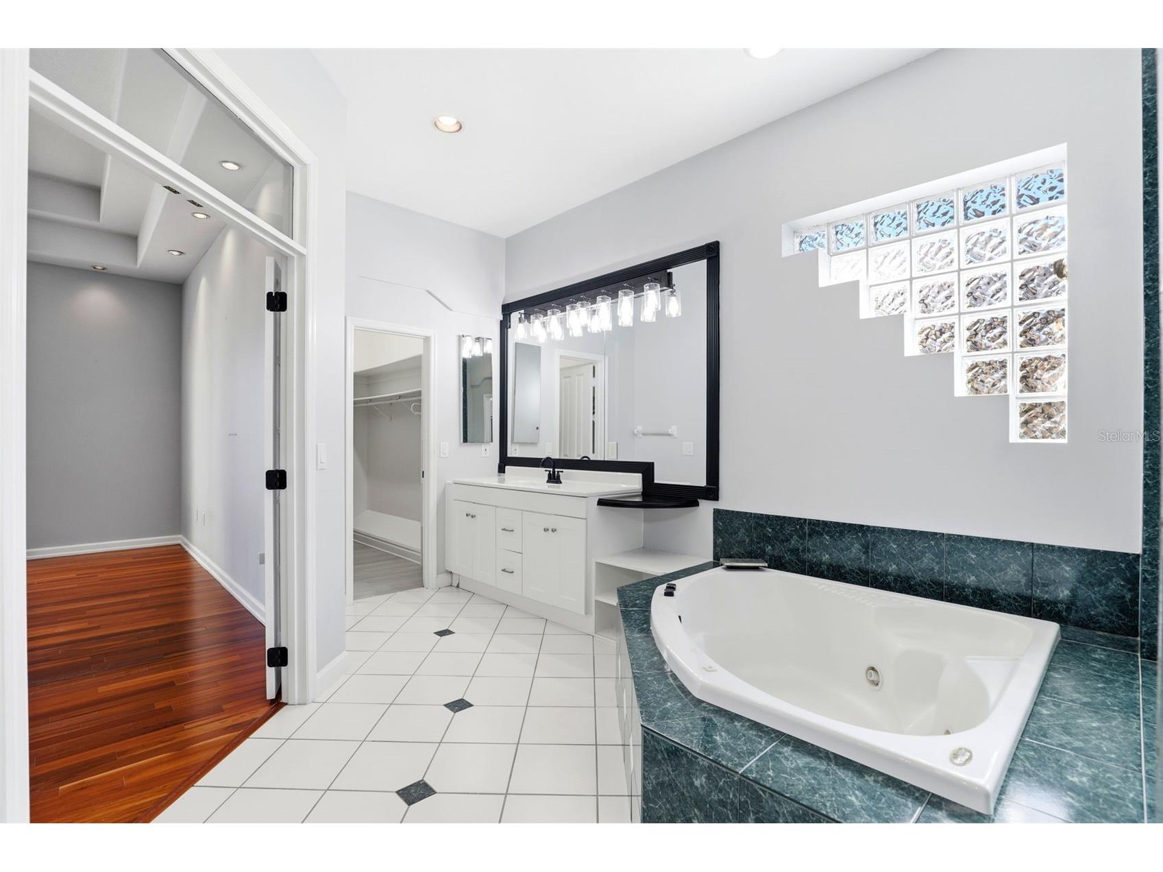 8034 Landgrove Court Orlando FL 32819 O6391832 image21