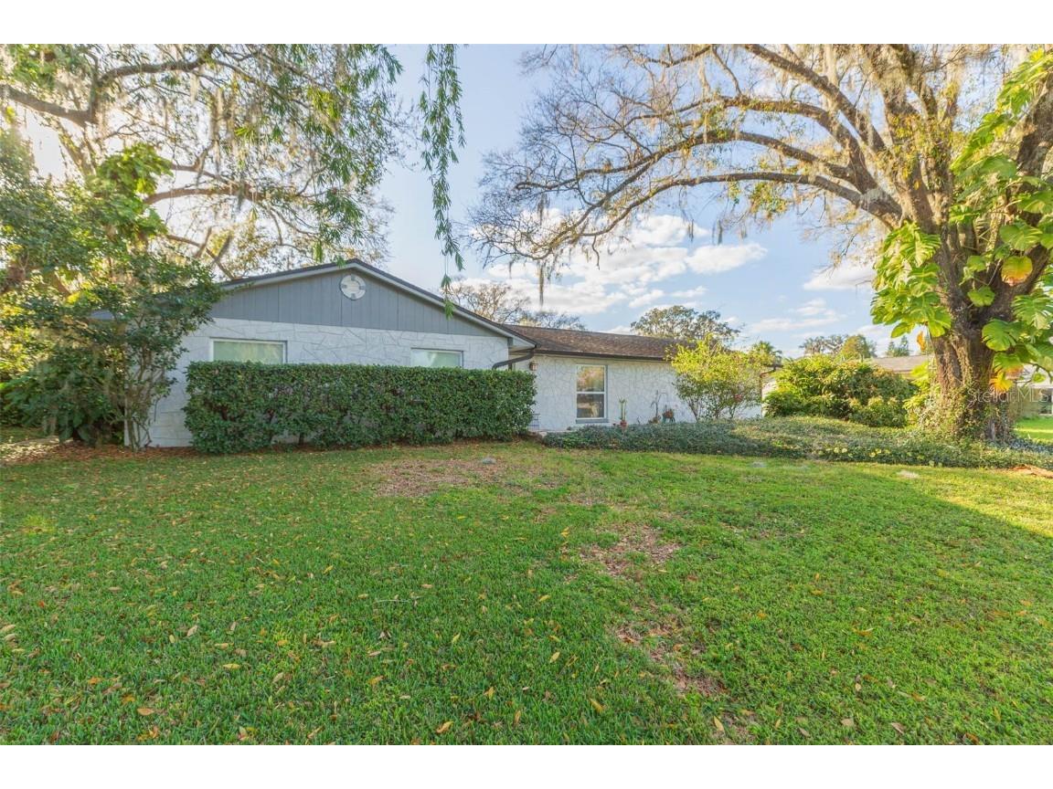 804 Bishop Place Seffner FL 33584 W7861783 image1