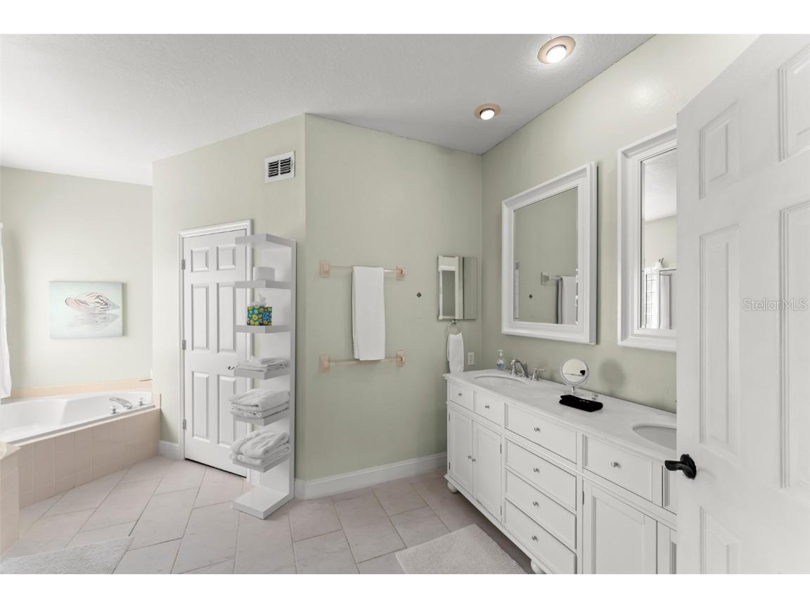 8040 Saint Andrews Circle Orlando FL 32835 O6332391 image22