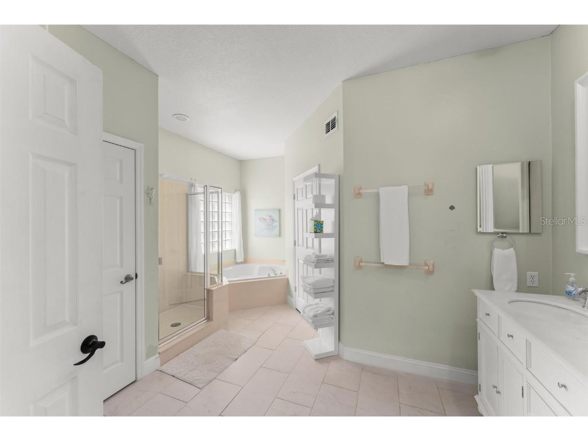 8040 Saint Andrews Circle Orlando FL 32835 O6332391 image23