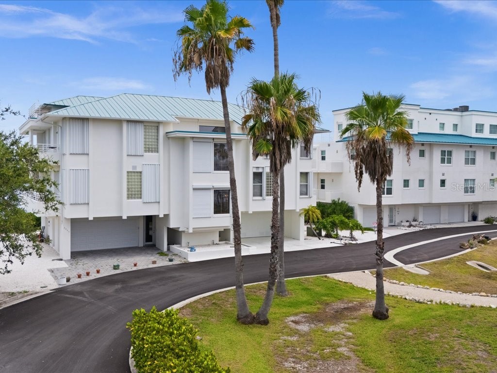 8041 Bay Pointe Drive Englewood FL 34224 - INTRACOASTAL WATERWAY D6143033 image2