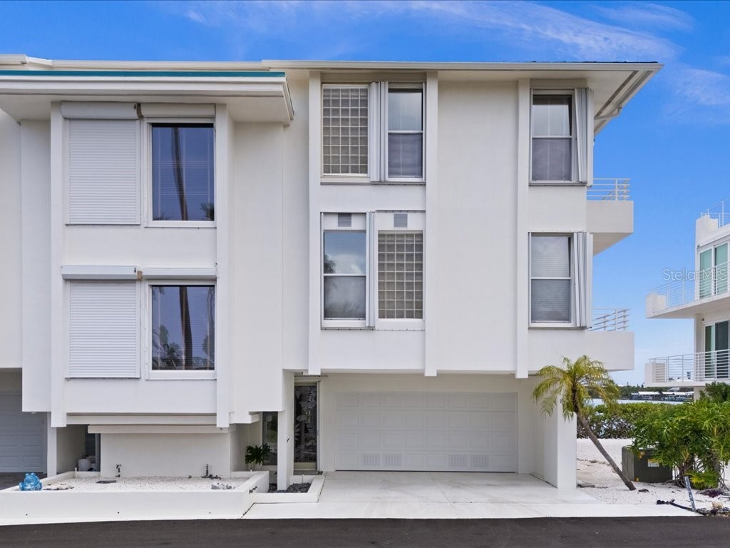 8041 Bay Pointe Drive Englewood FL 34224 - INTRACOASTAL WATERWAY D6143033 image3