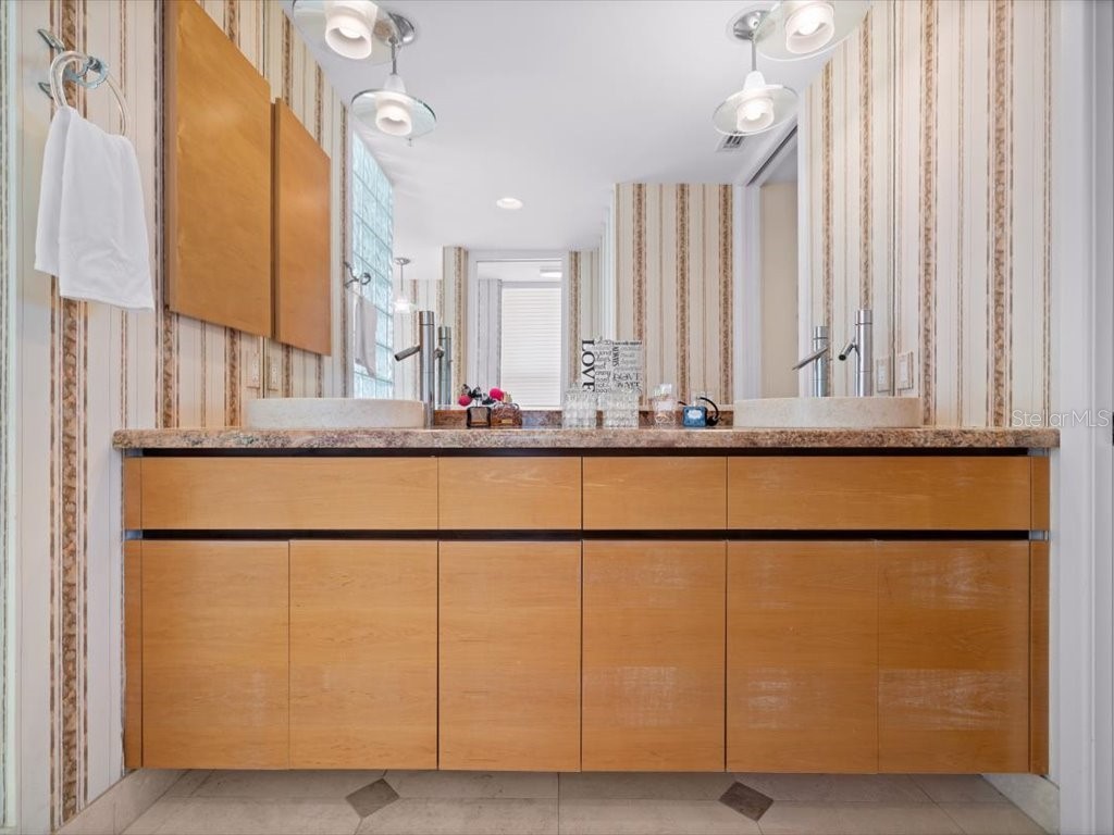 8041 Bay Pointe Drive Englewood FL 34224 - INTRACOASTAL WATERWAY D6143033 image48