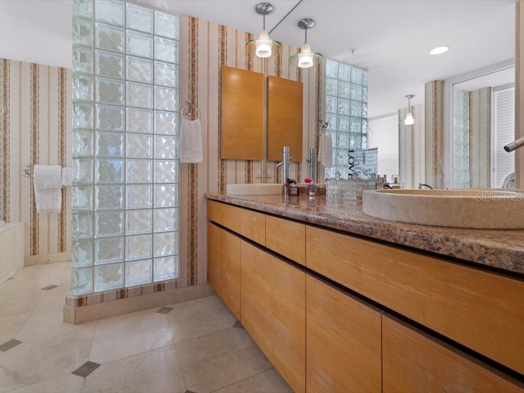 8041 Bay Pointe Drive Englewood FL 34224 - INTRACOASTAL WATERWAY D6143033 image49