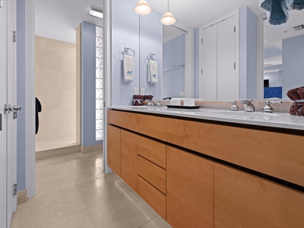 8041 Bay Pointe Drive Englewood FL 34224 - INTRACOASTAL WATERWAY D6143033 image58