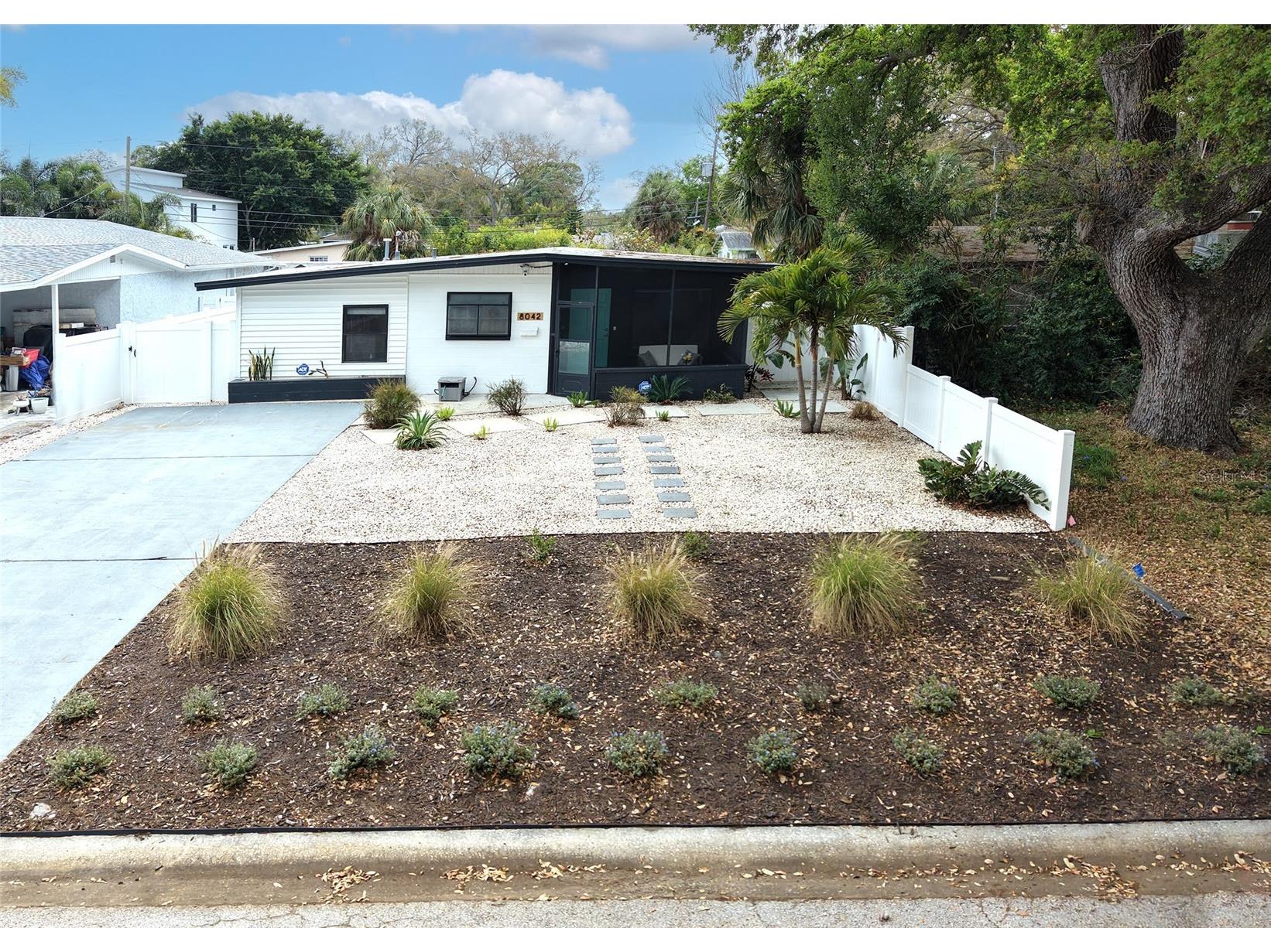 8042 36th Avenue N Saint Petersburg FL 33710 TB8481035 image1