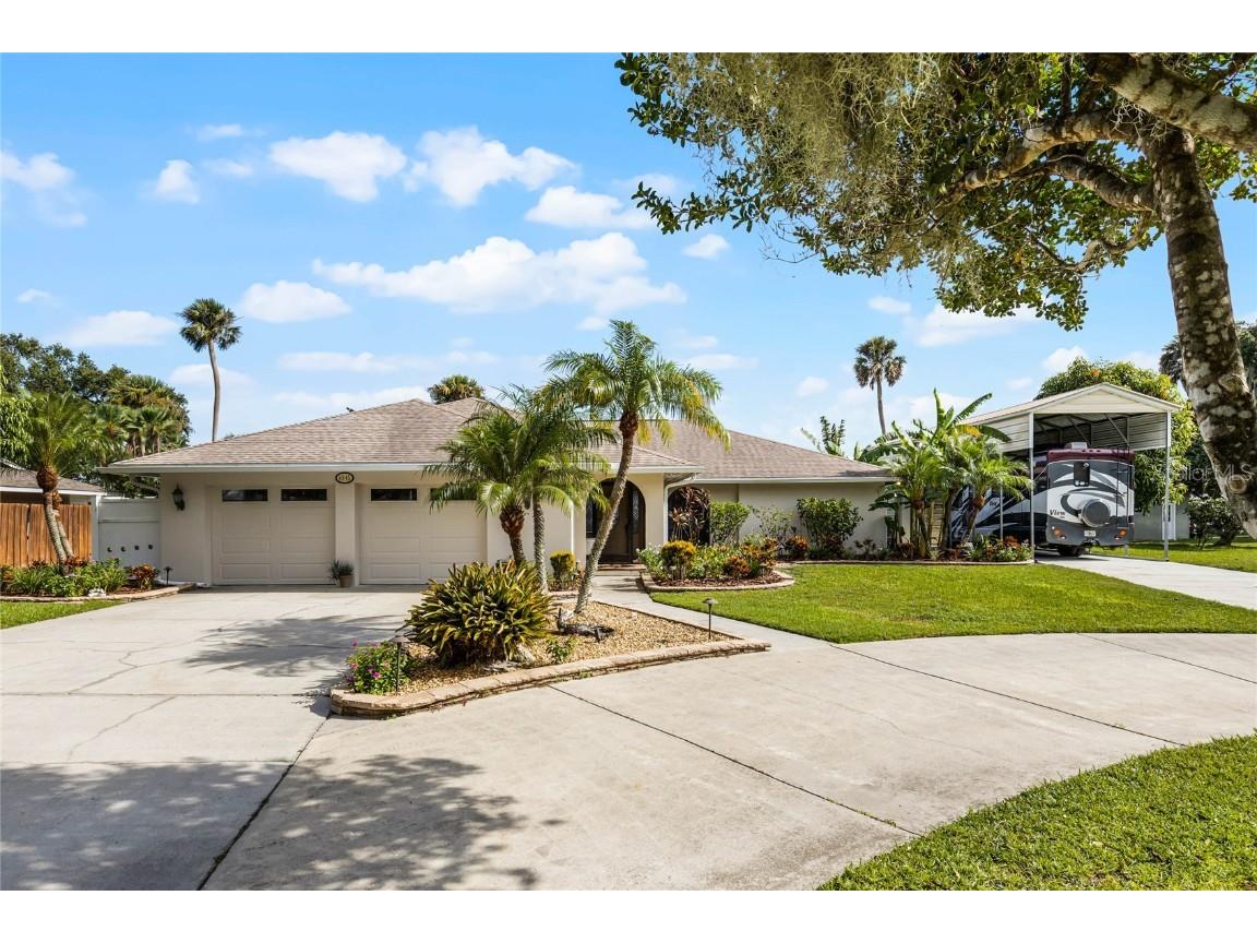 8045 Lakeside Drive Yalaha FL 34797 - LAKE HARRIS G5086847 image1