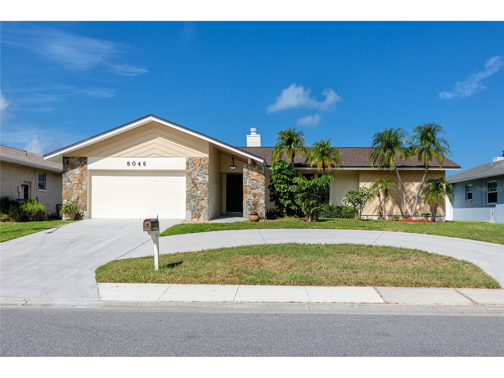 8046 Bayhaven Drive Seminole FL 33776 - THE NARROWS TB8524306 image1