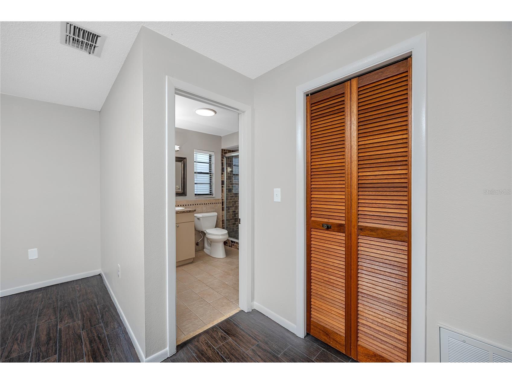 8046 Bayhaven Drive Seminole FL 33776 - THE NARROWS TB8524306 image27