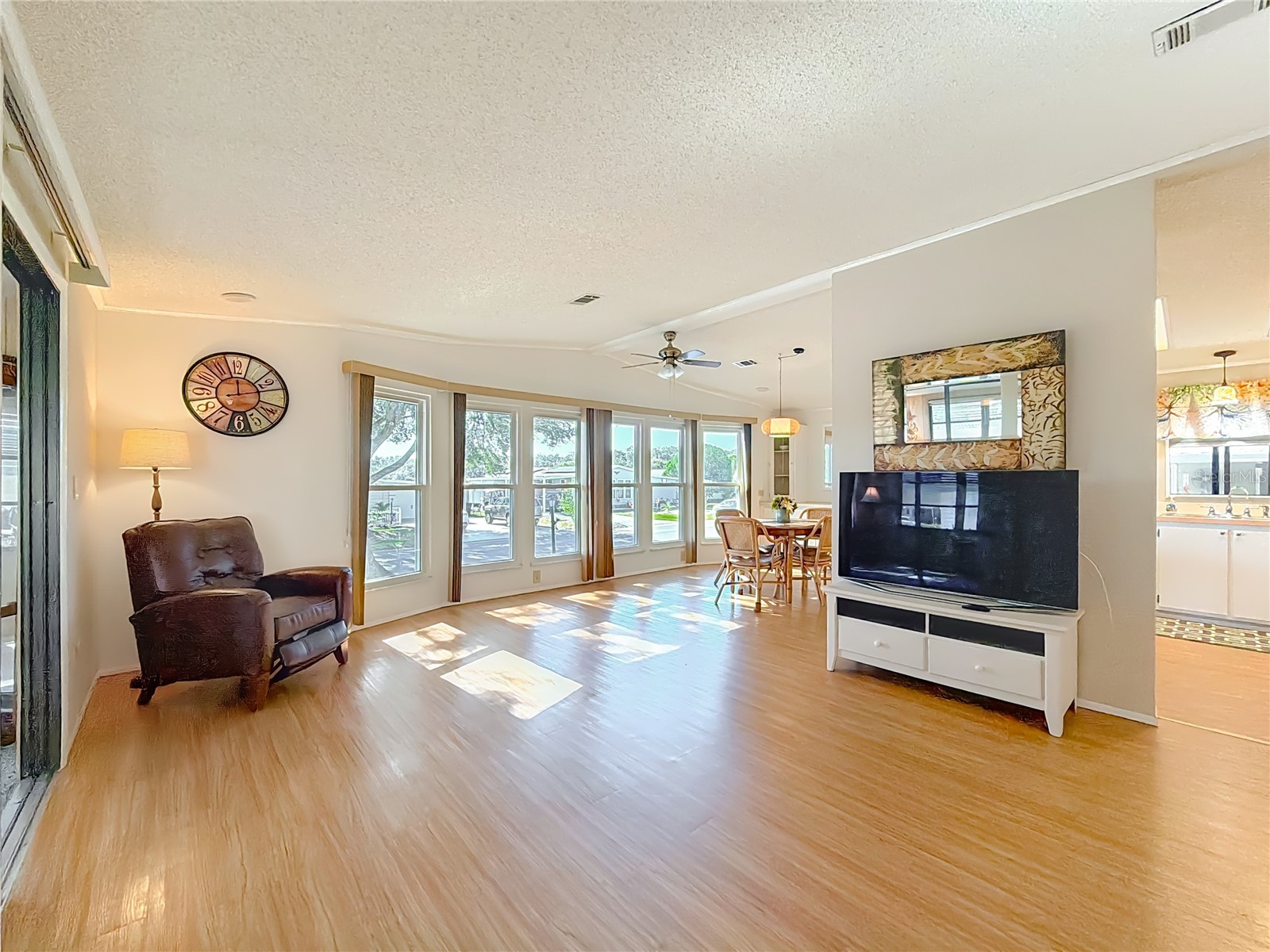 805 Camelia Court Lady Lake FL 32159 S5139911 image4