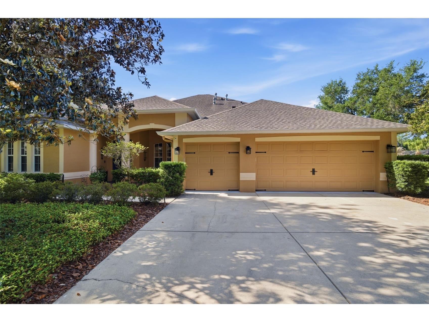 805 Hickory Fork Drive Seffner FL 33584 - LAKE WEEKS TB8502094 image1