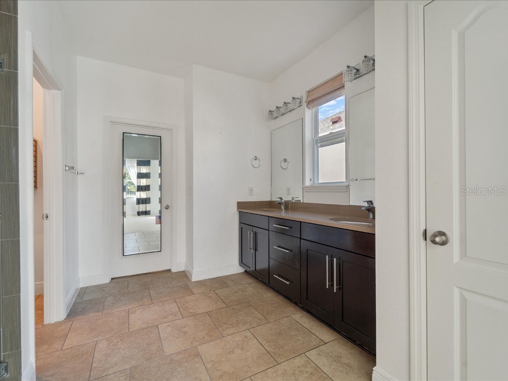 805 Molly Sarasota FL 34232 C7517344 image17