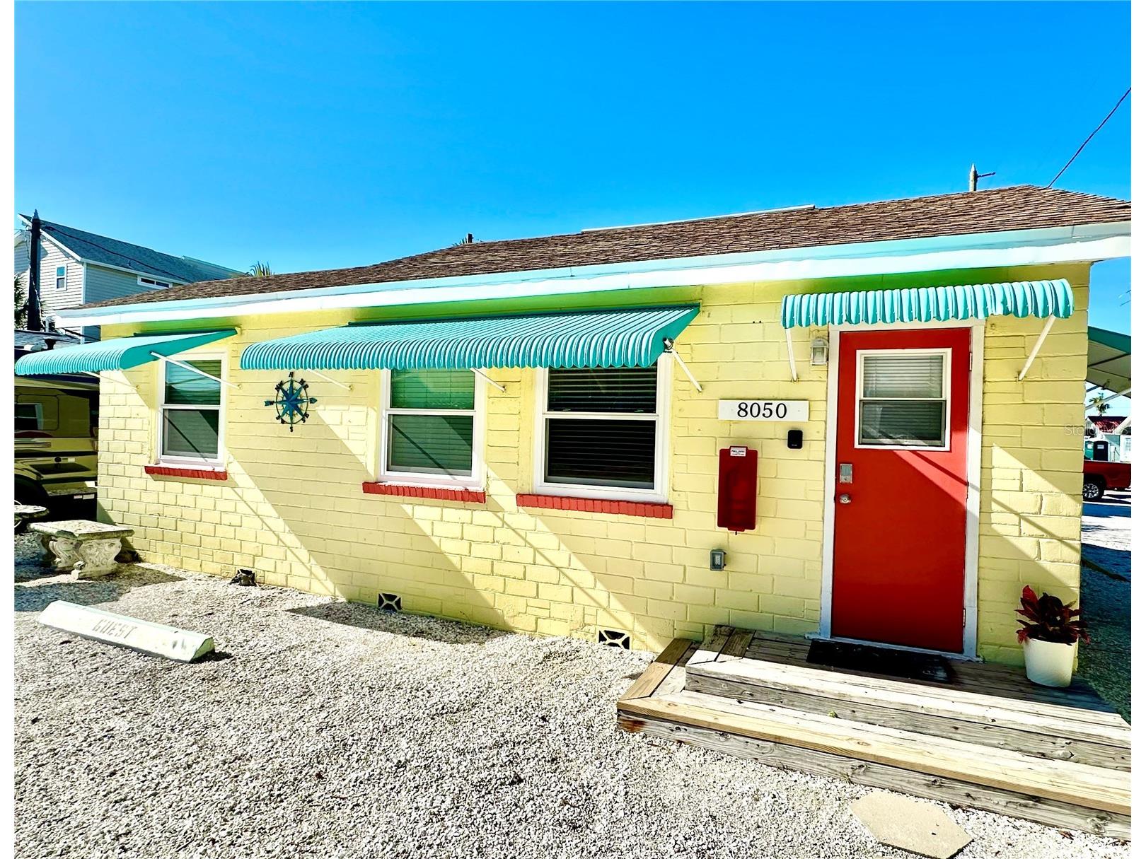 8050 Bayshore Drive Treasure Island FL 33706 TB8372349 image1