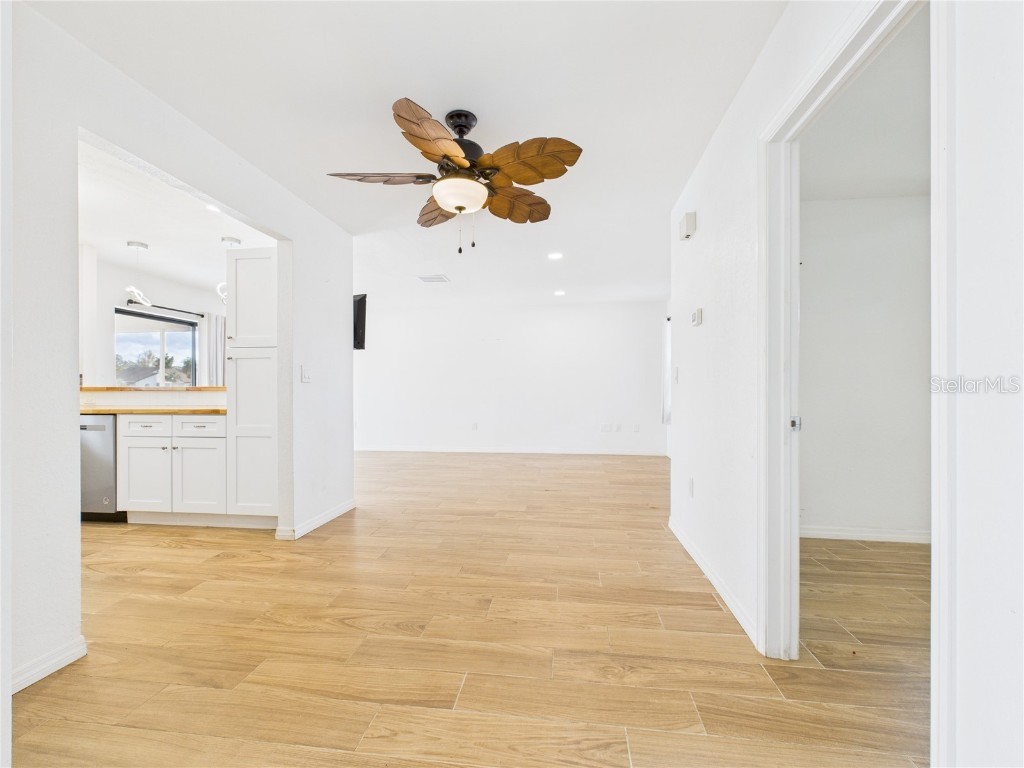 8050 Roxburgh Court Weeki Wachee FL 34613 OM714667 image19