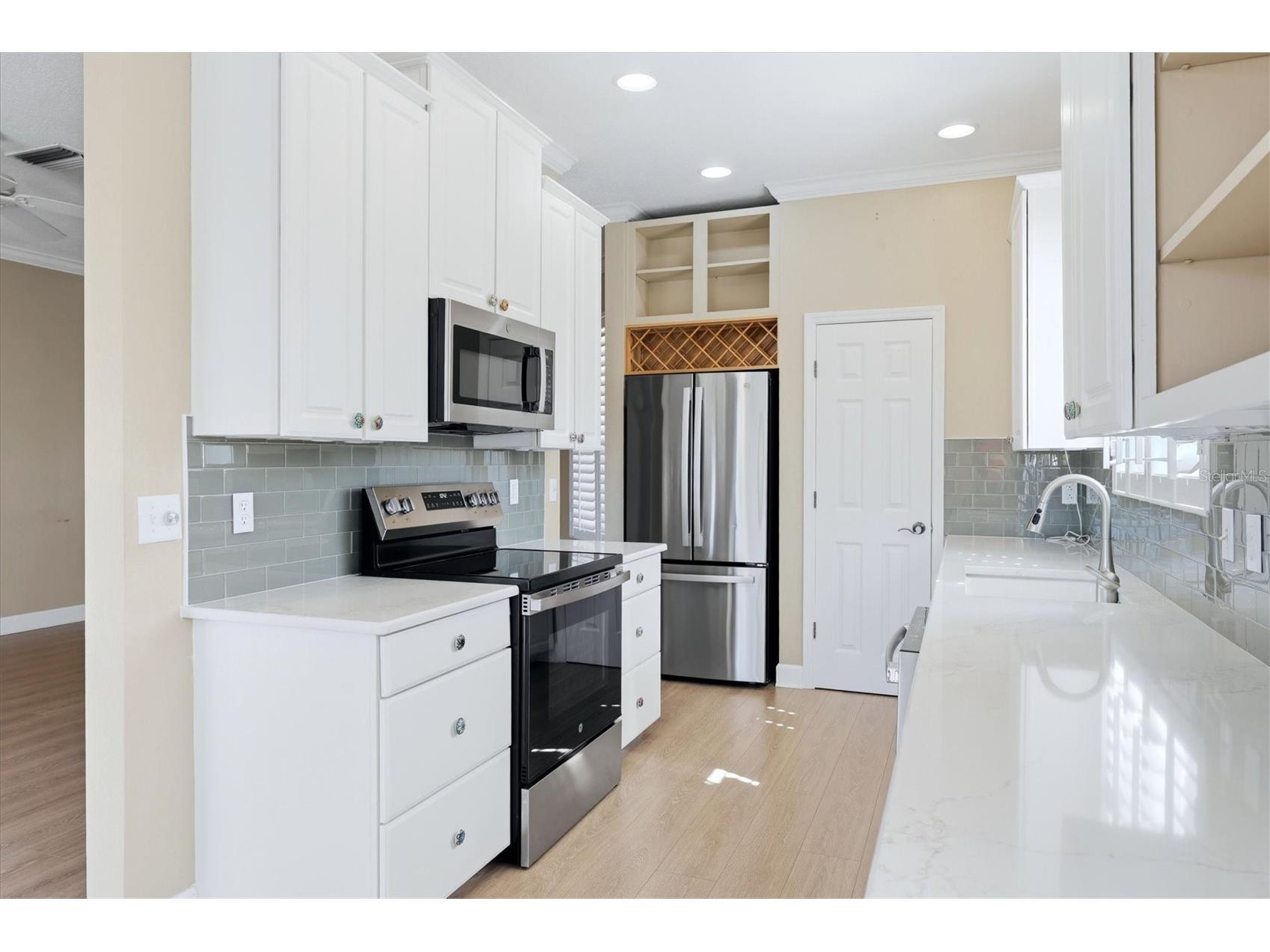 8050 Victoria Falls Circle Sarasota FL 34243 A4701002 image13