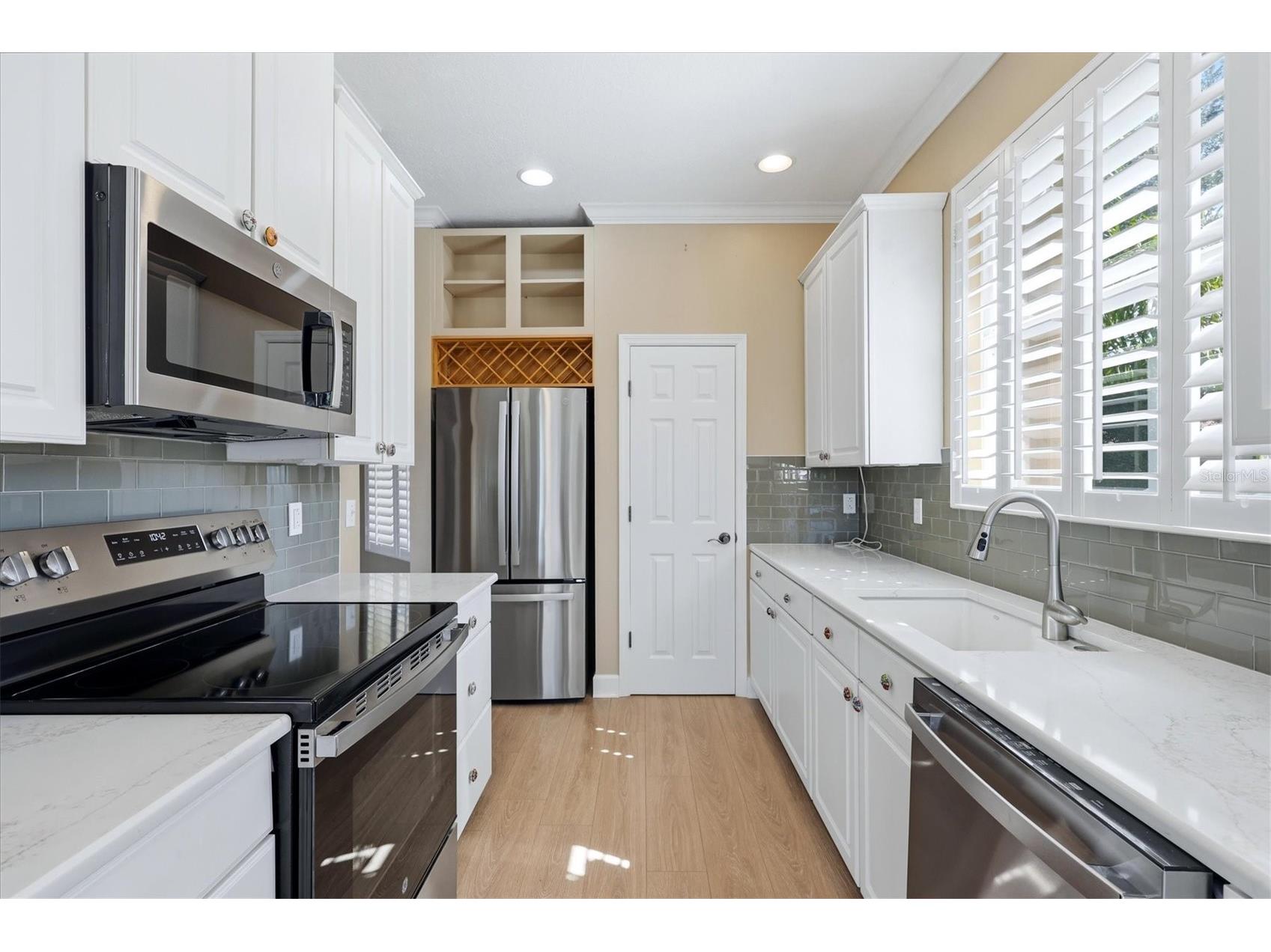 8050 Victoria Falls Circle Sarasota FL 34243 A4701002 image14