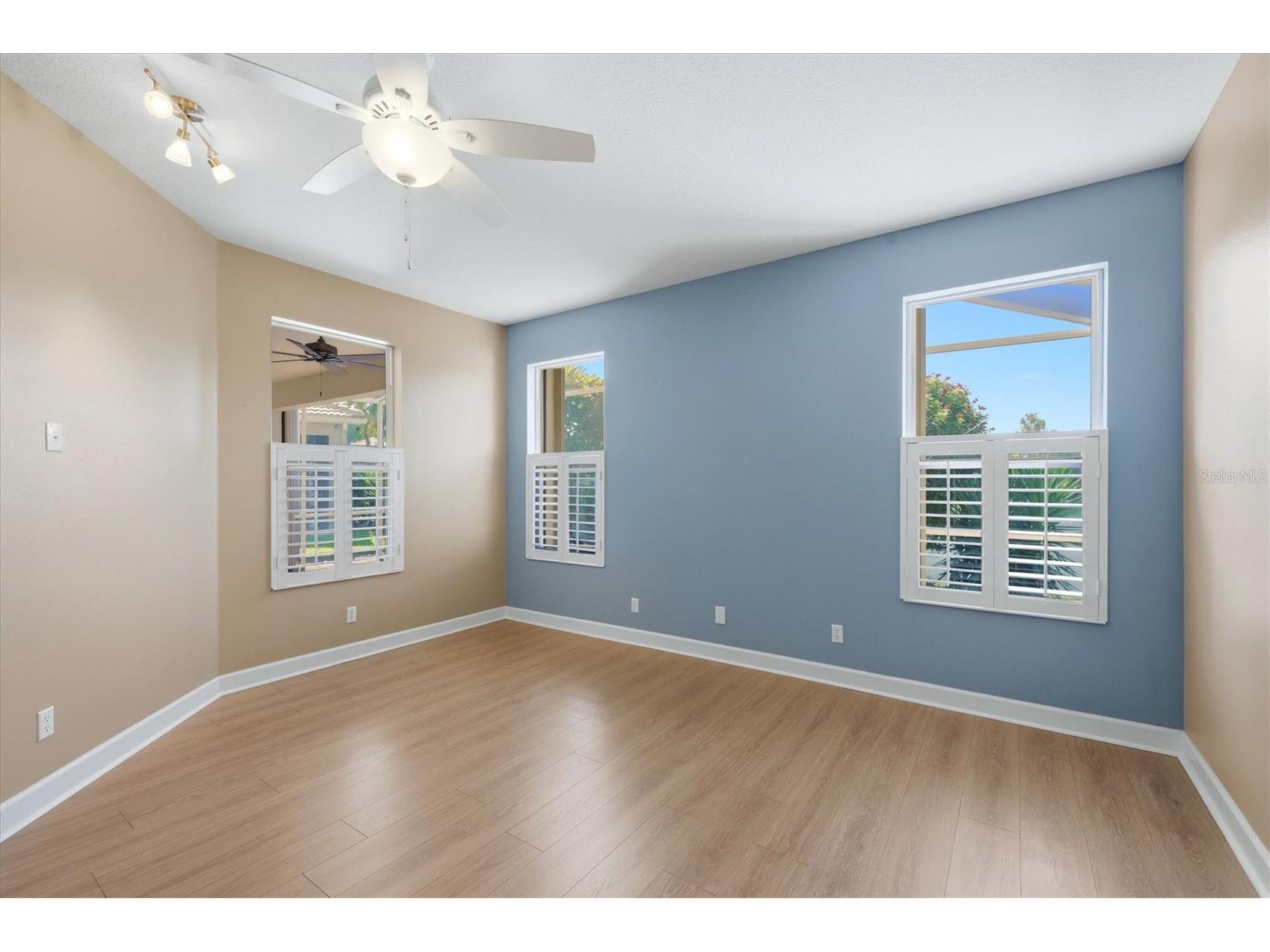 8050 Victoria Falls Circle Sarasota FL 34243 A4701002 image17