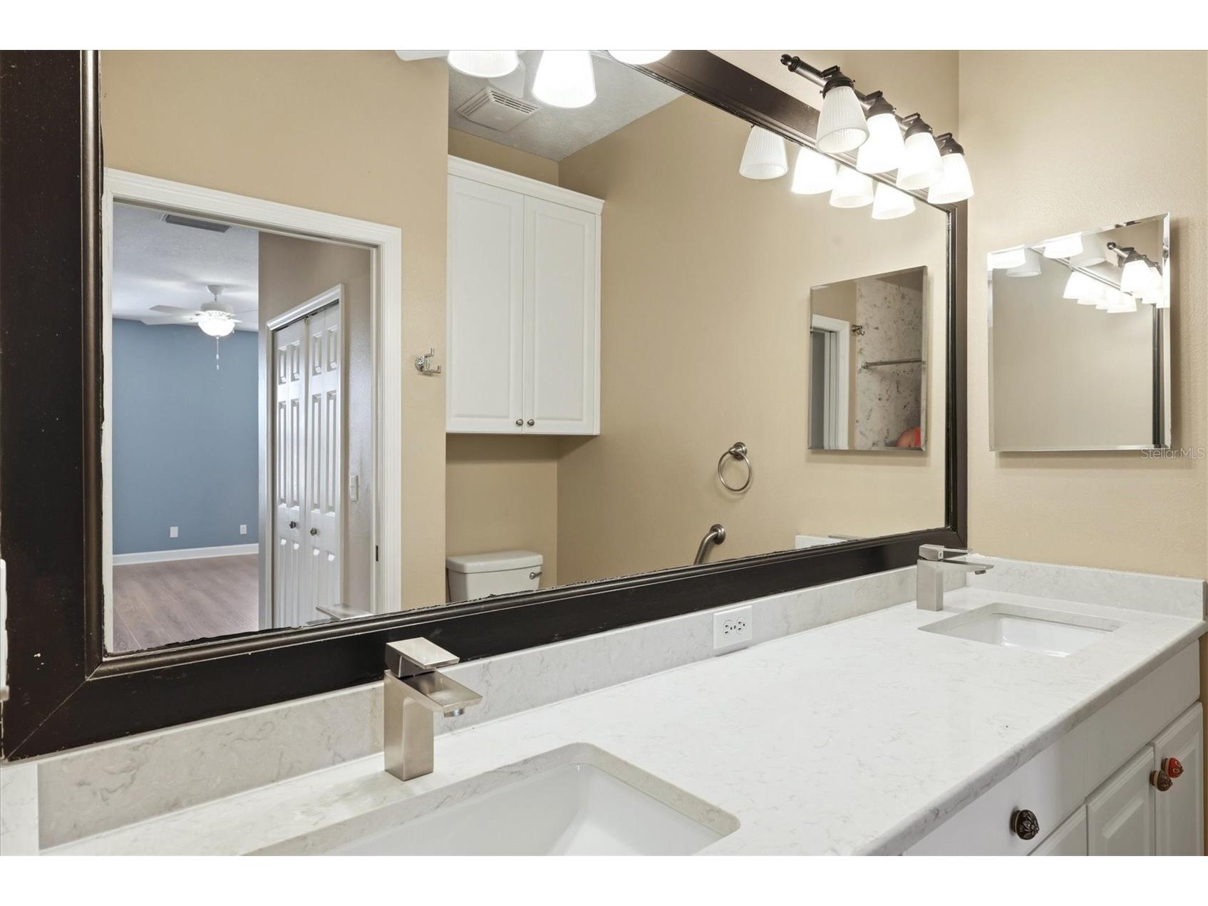 8050 Victoria Falls Circle Sarasota FL 34243 A4701002 image19