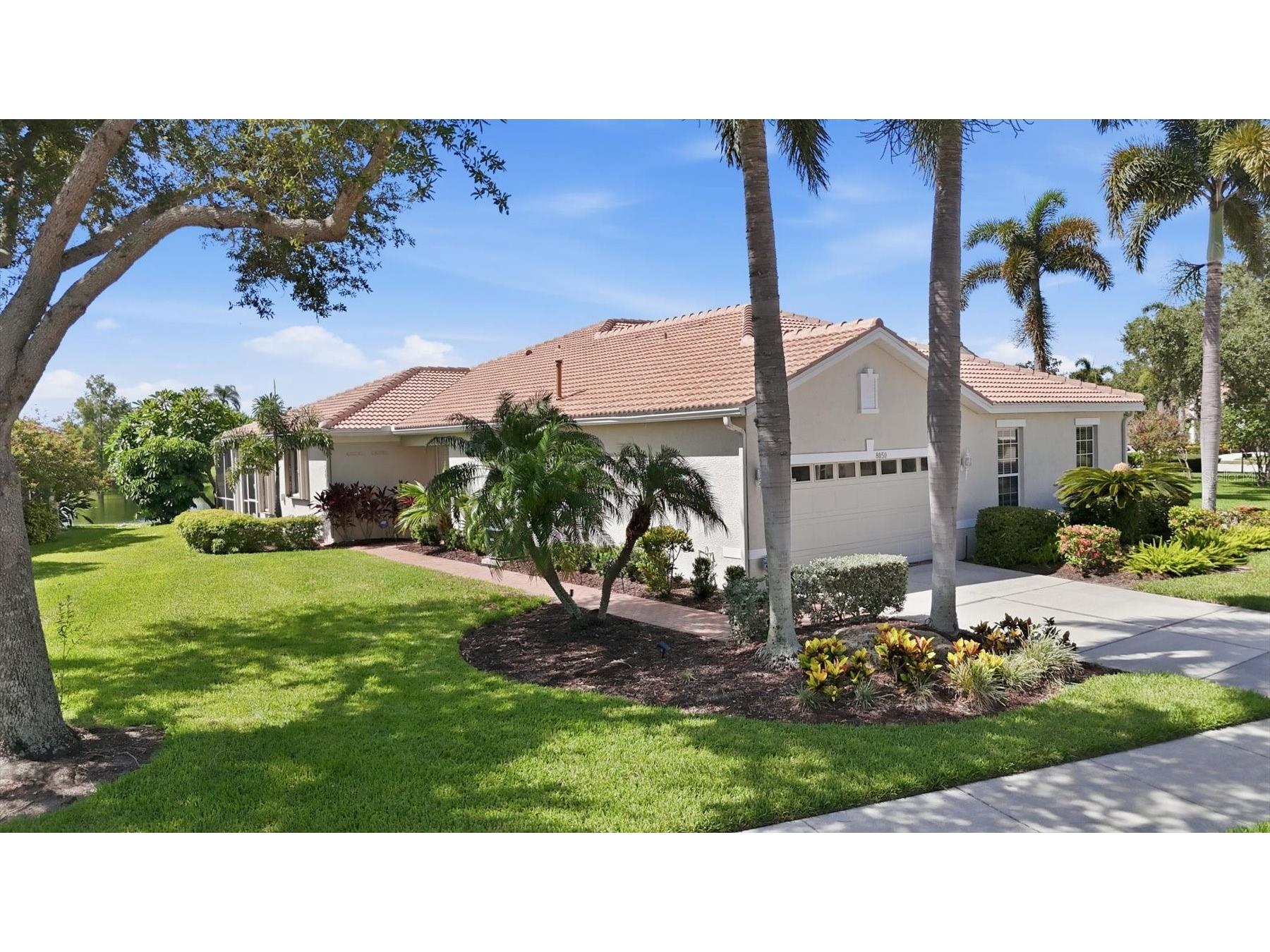 8050 Victoria Falls Circle Sarasota FL 34243 A4701002 image2