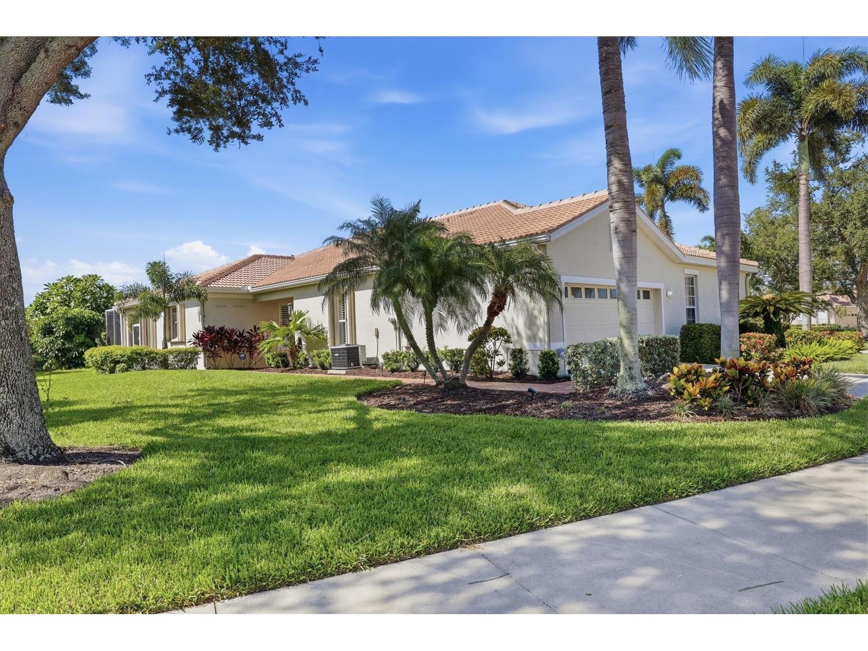 8050 Victoria Falls Circle Sarasota FL 34243 A4701002 image3