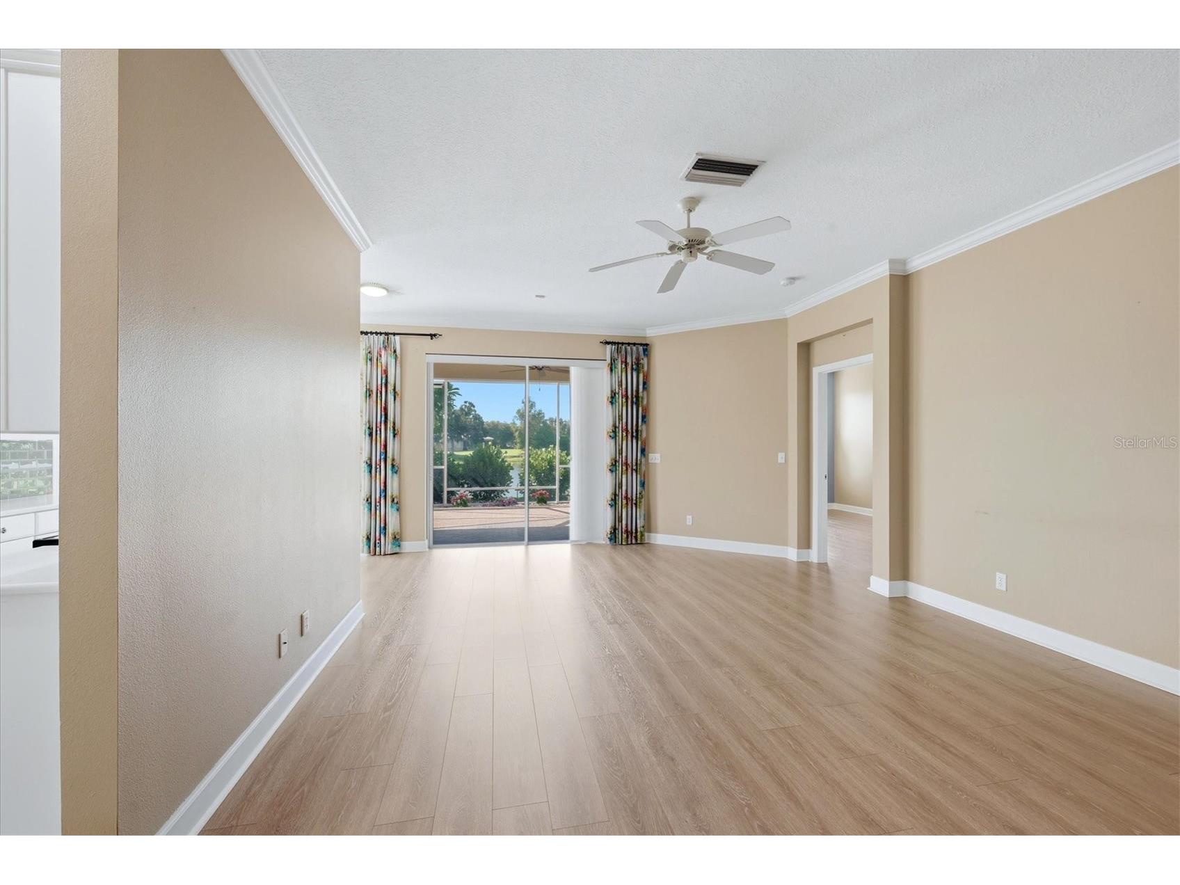 8050 Victoria Falls Circle Sarasota FL 34243 A4701002 image6