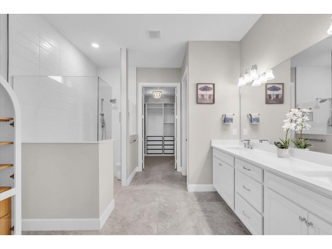 8052 Grande Shores Drive Sarasota FL 34240 A4635931 image16