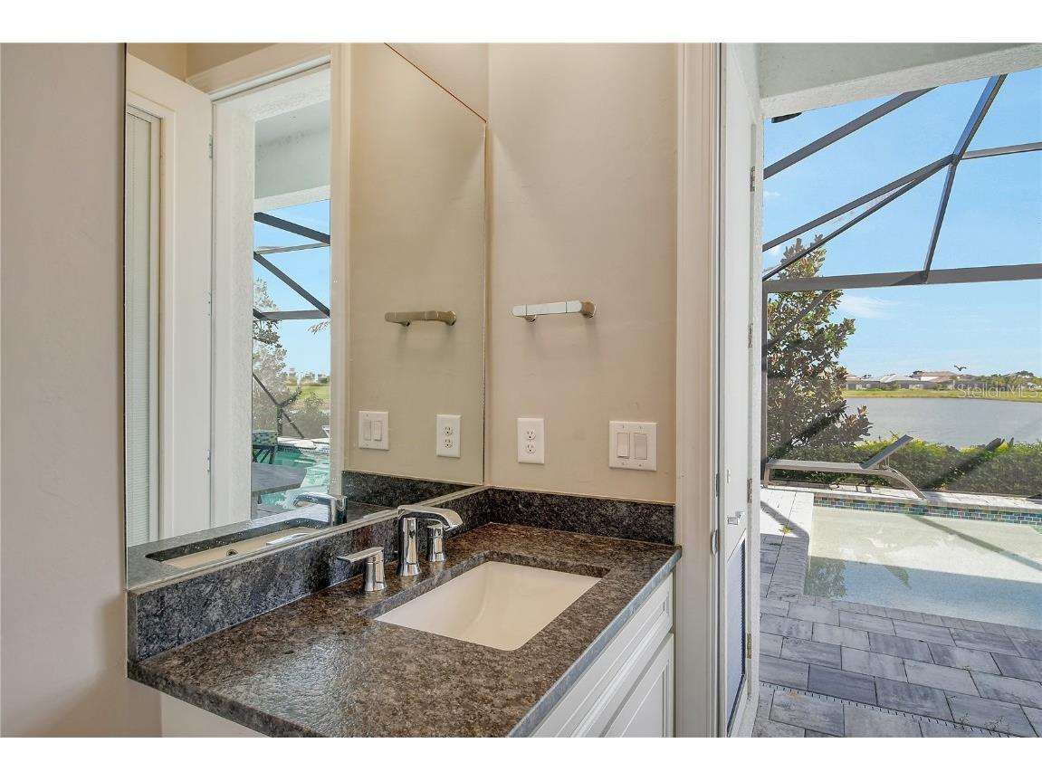 8052 Grande Shores Drive Sarasota FL 34240 A4635931 image39