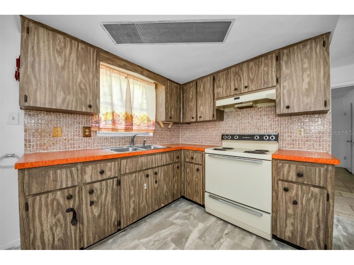 8053 Dedham Drive Port Richey FL 34668 W7876227 image16