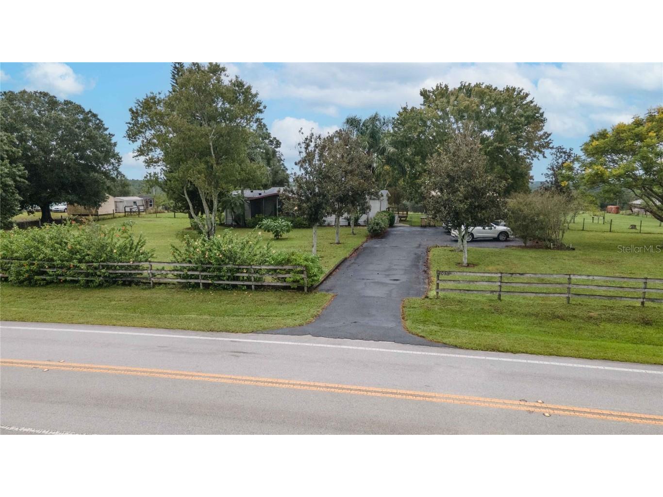 8055 E Dewey Robbins Road Howey In The Hills FL 34737 G5077265 image1