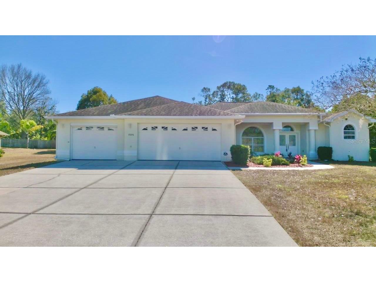 8056 Floral Drive Weeki Wachee FL 34607 W7882490 image1
