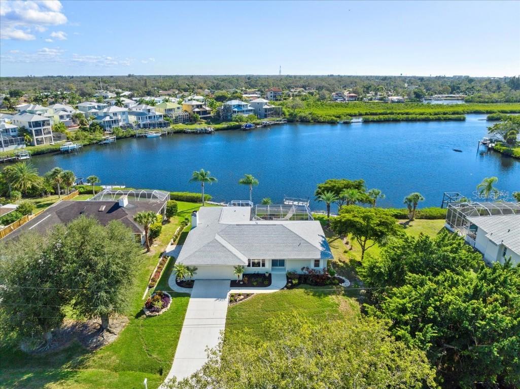 806 Bayview Drive Nokomis FL 34275 - HIDDEN BAYSHAKETT CREEK A4593170 image1