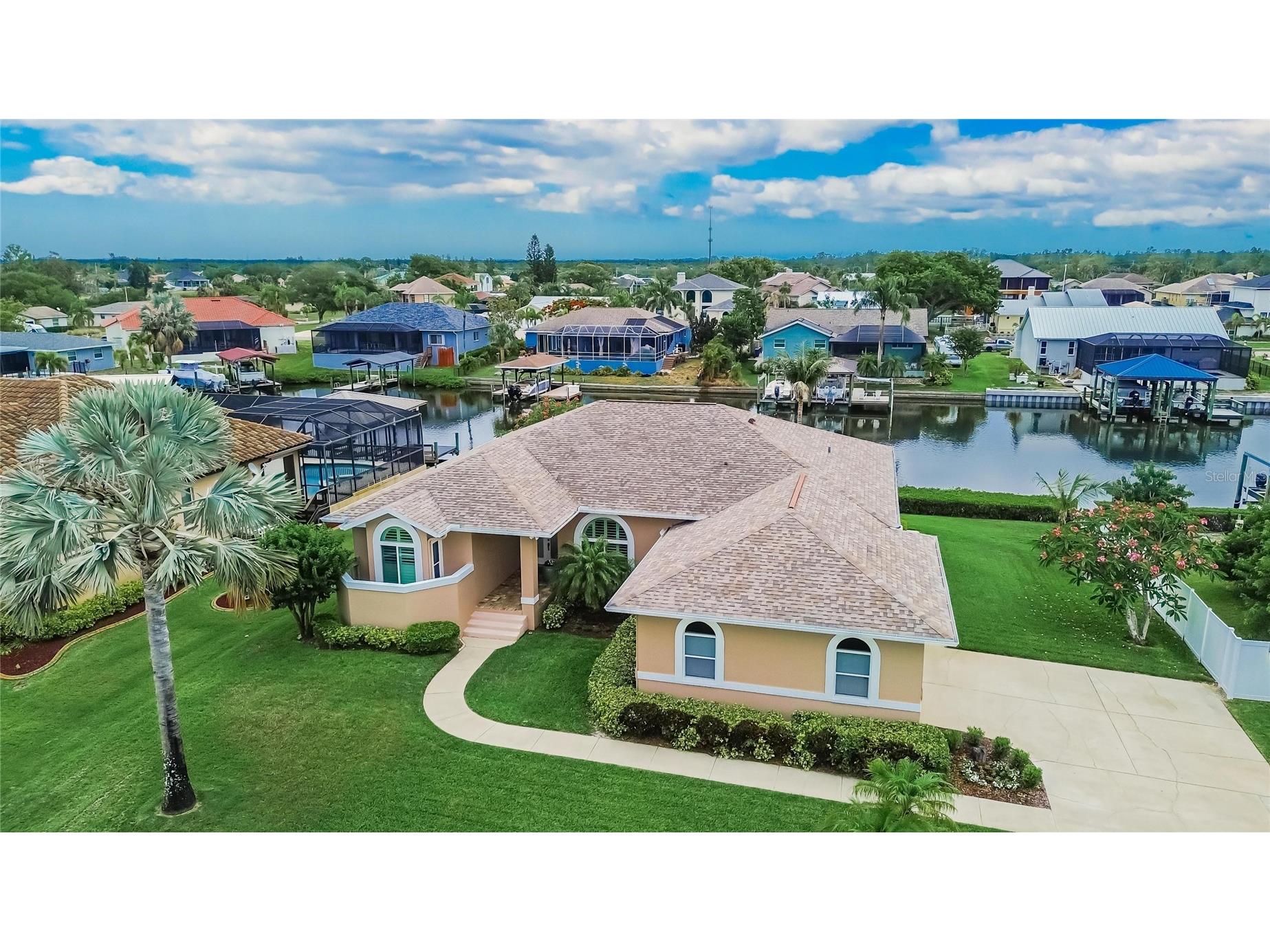 806 Eagle Lane Apollo Beach FL 33572 - ST. ANDREWS CANAL TB8502733 image1