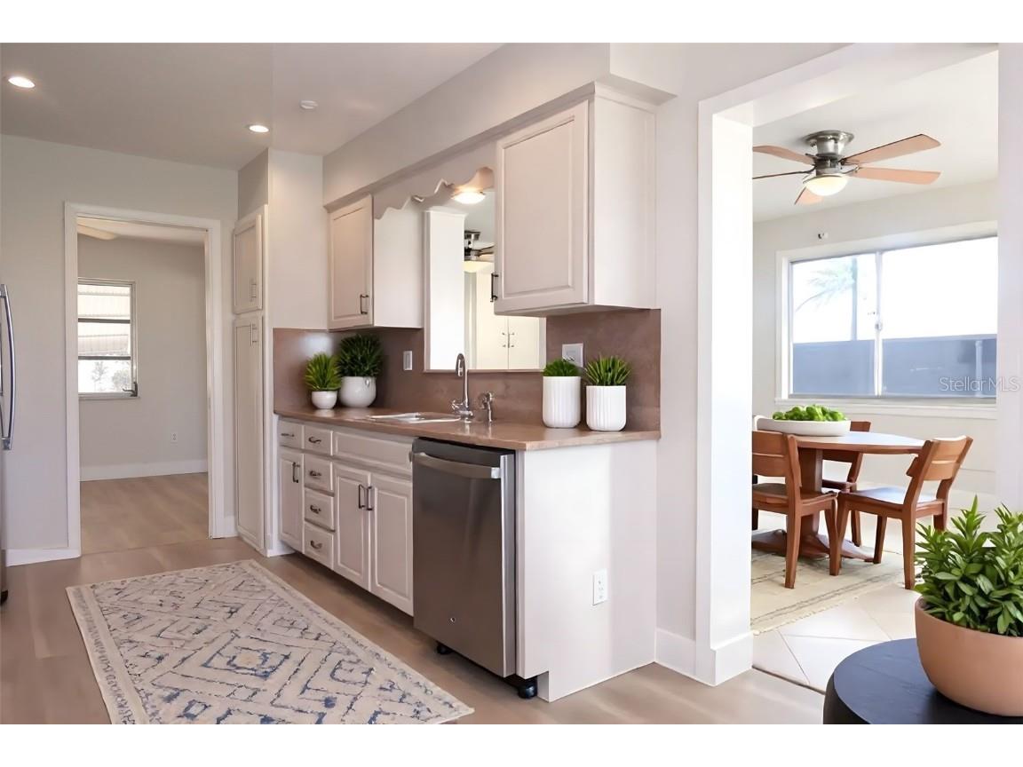 806 Oakmont Avenue Sun City Center FL 33573 TB8433158 image6