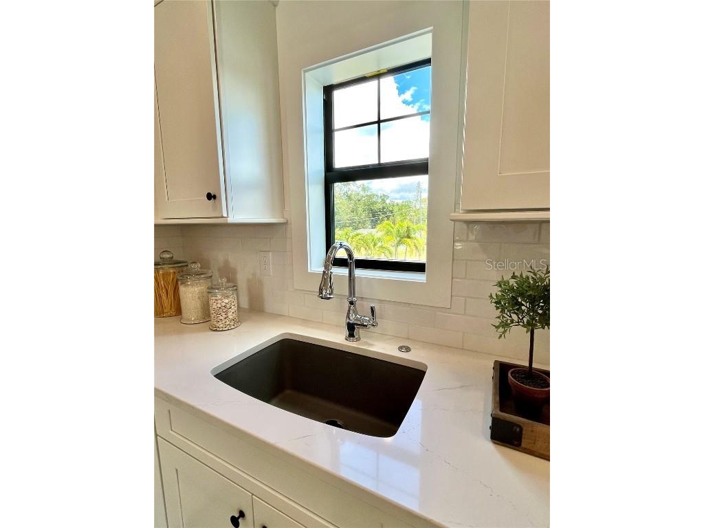 806 S Jefferson Avenue #1 Sarasota FL 34237 A4601791 image6