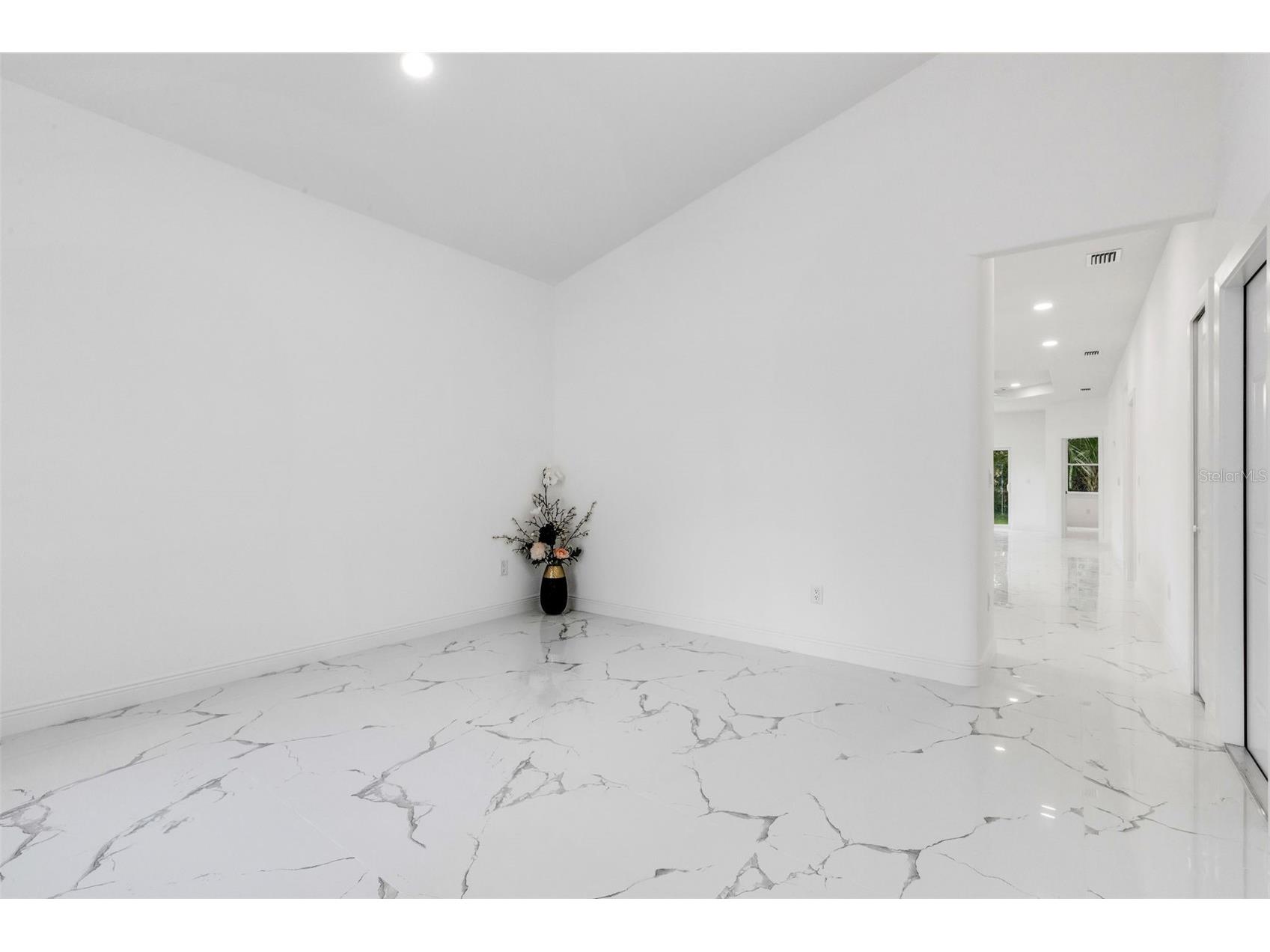 806 W Lowry Lane Tampa FL 33604 TB8505684 image4