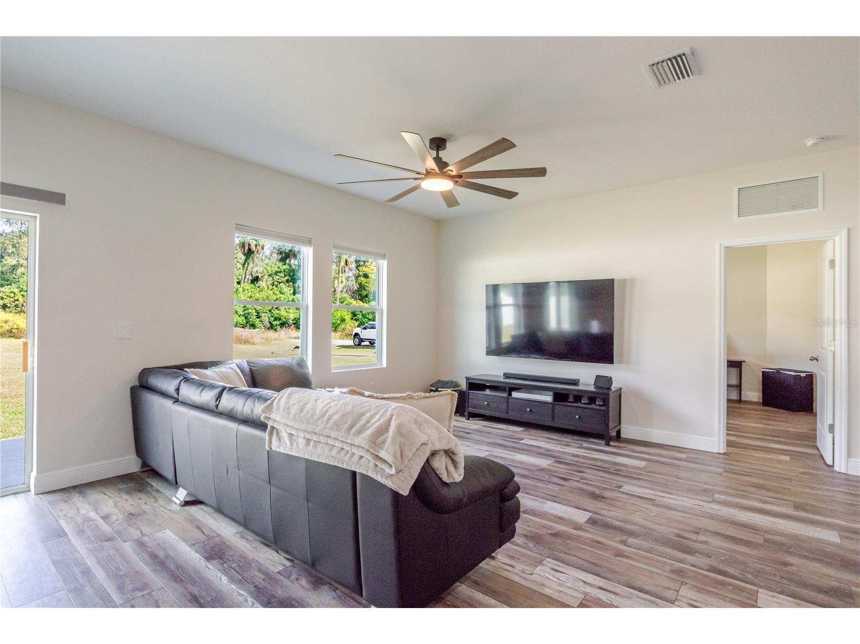 807 Garden Oaks Square Seffner FL 33584 TB8492826 image10