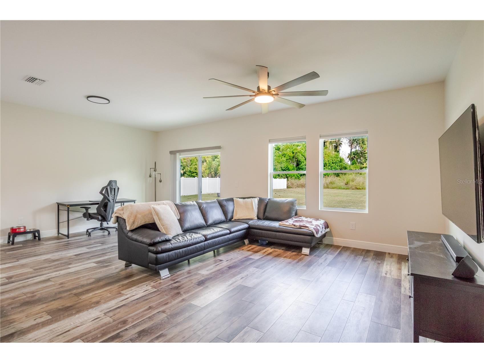 807 Garden Oaks Square Seffner FL 33584 TB8492826 image12