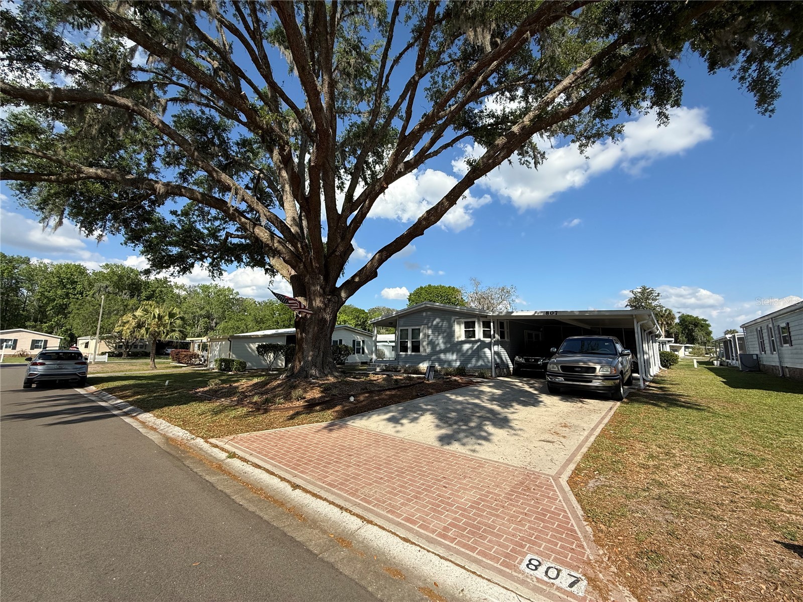 807 Oak Boulevard Wildwood FL 34785 - LAKE OKAHUMPKA G5110229 image1