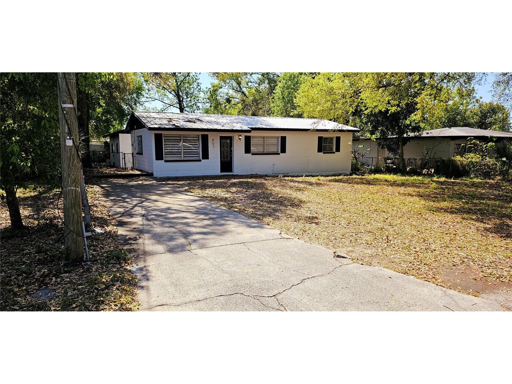 807 S Castle Court Tampa FL 33612 W7873884 image1