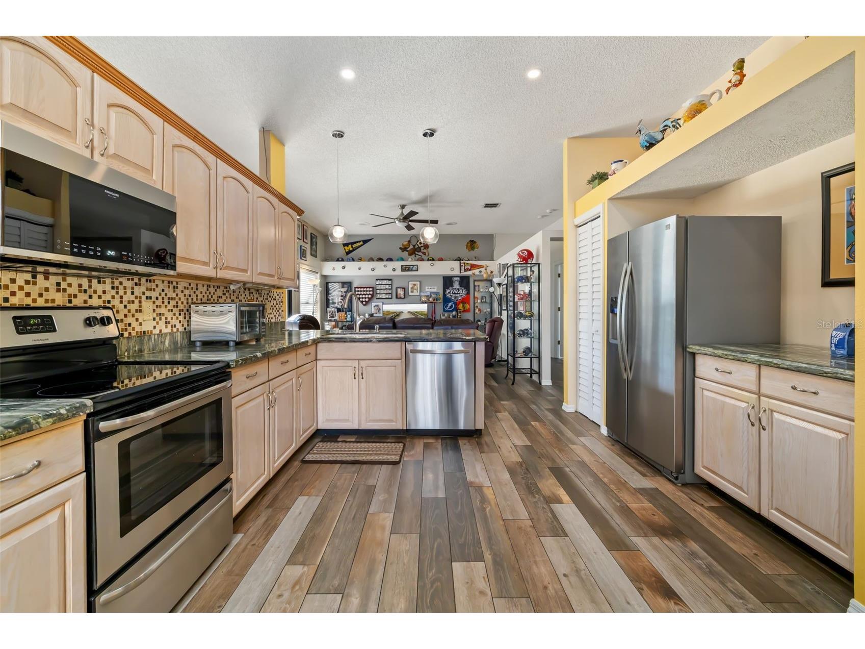 8072 Glenbrooke Lane Sarasota FL 34243 A4681070 image3