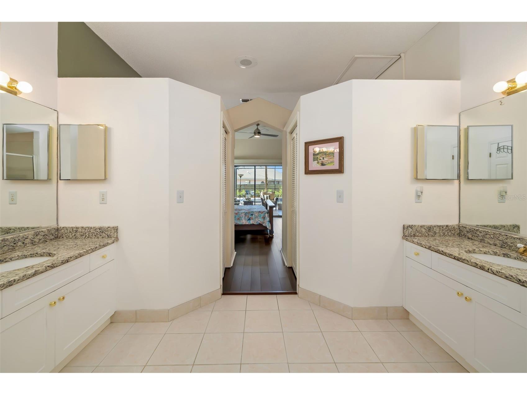 8072 Glenbrooke Lane Sarasota FL 34243 A4681070 image30