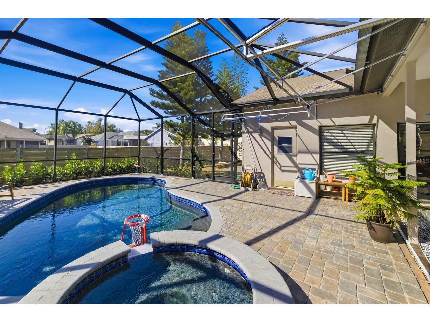 8072 Glenbrooke Lane Sarasota FL 34243 A4681070 image9