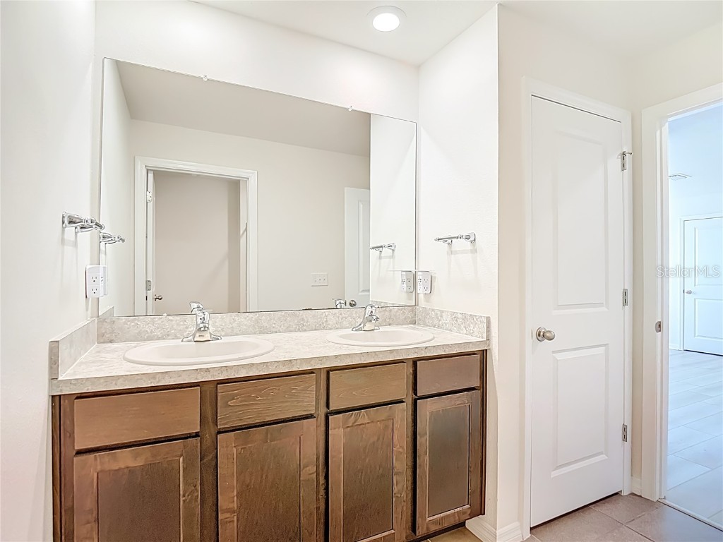 8075 Broad Pointe Drive Zephyrhills FL 33540 TB8440523 image64