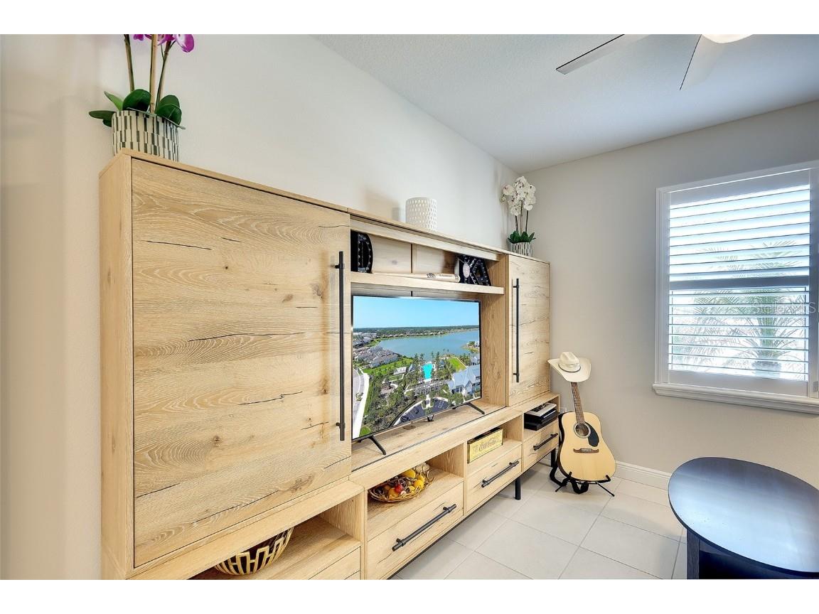 8077 Sandstar Way Sarasota FL 34240 A4653650 image10