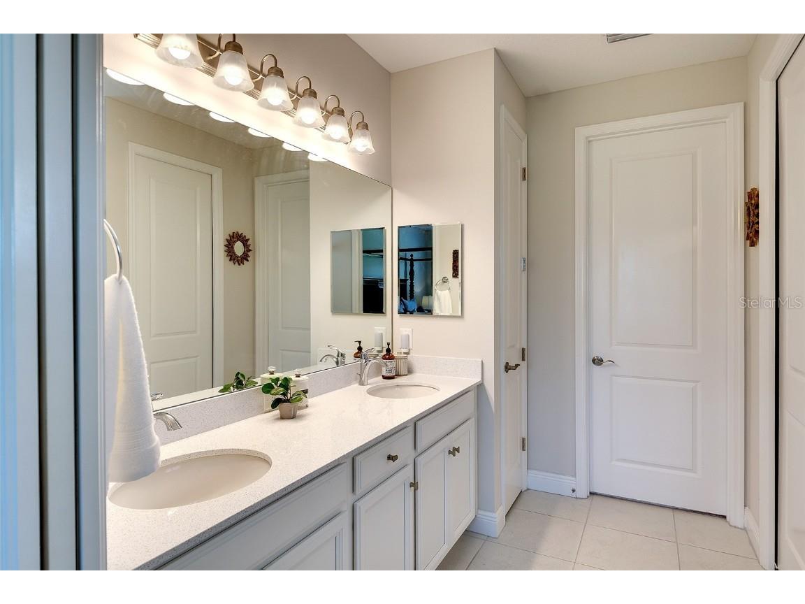 8077 Sandstar Way Sarasota FL 34240 A4653650 image21