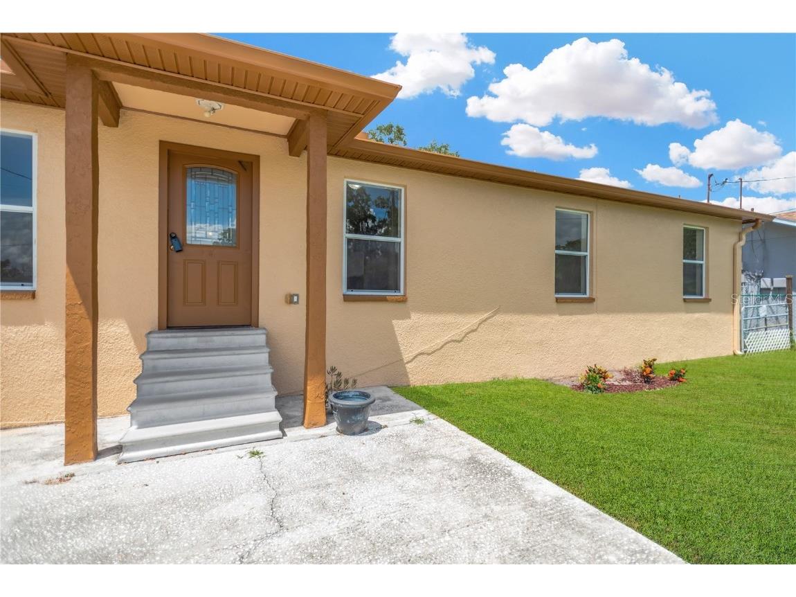 808 1st Avenue NE Ruskin FL 33570 TB8416419 image1